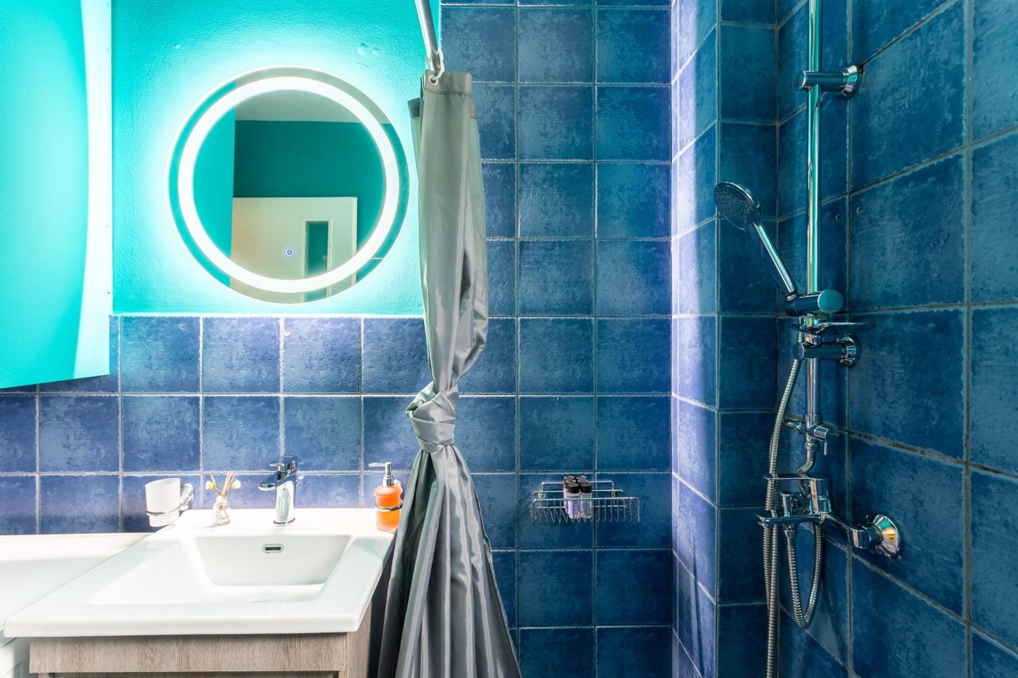 Downtown Central Suite With Private Parking Каламата Экстерьер фото