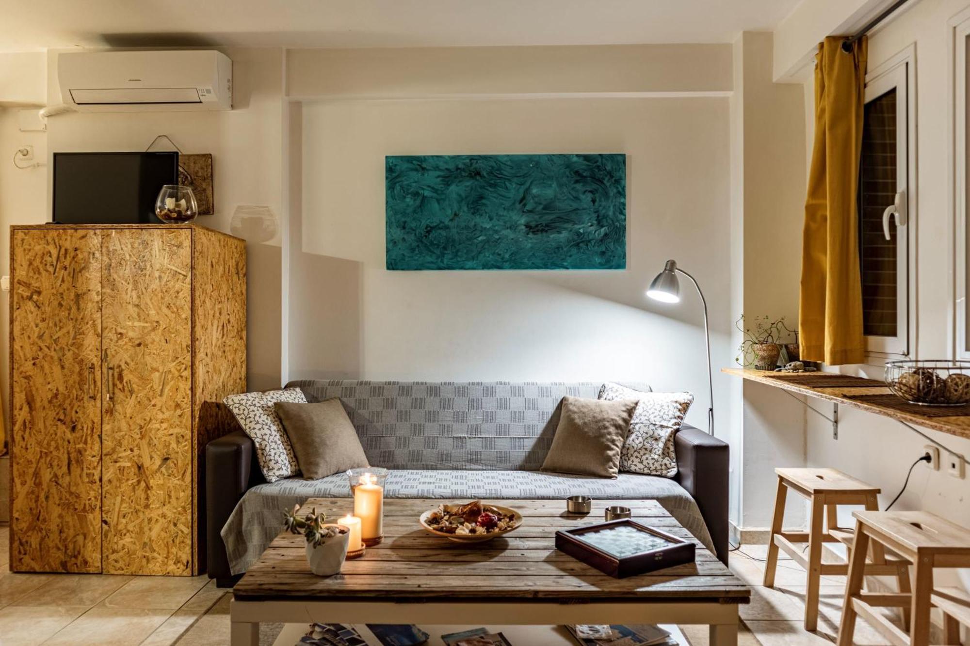Downtown Central Suite With Private Parking Каламата Экстерьер фото