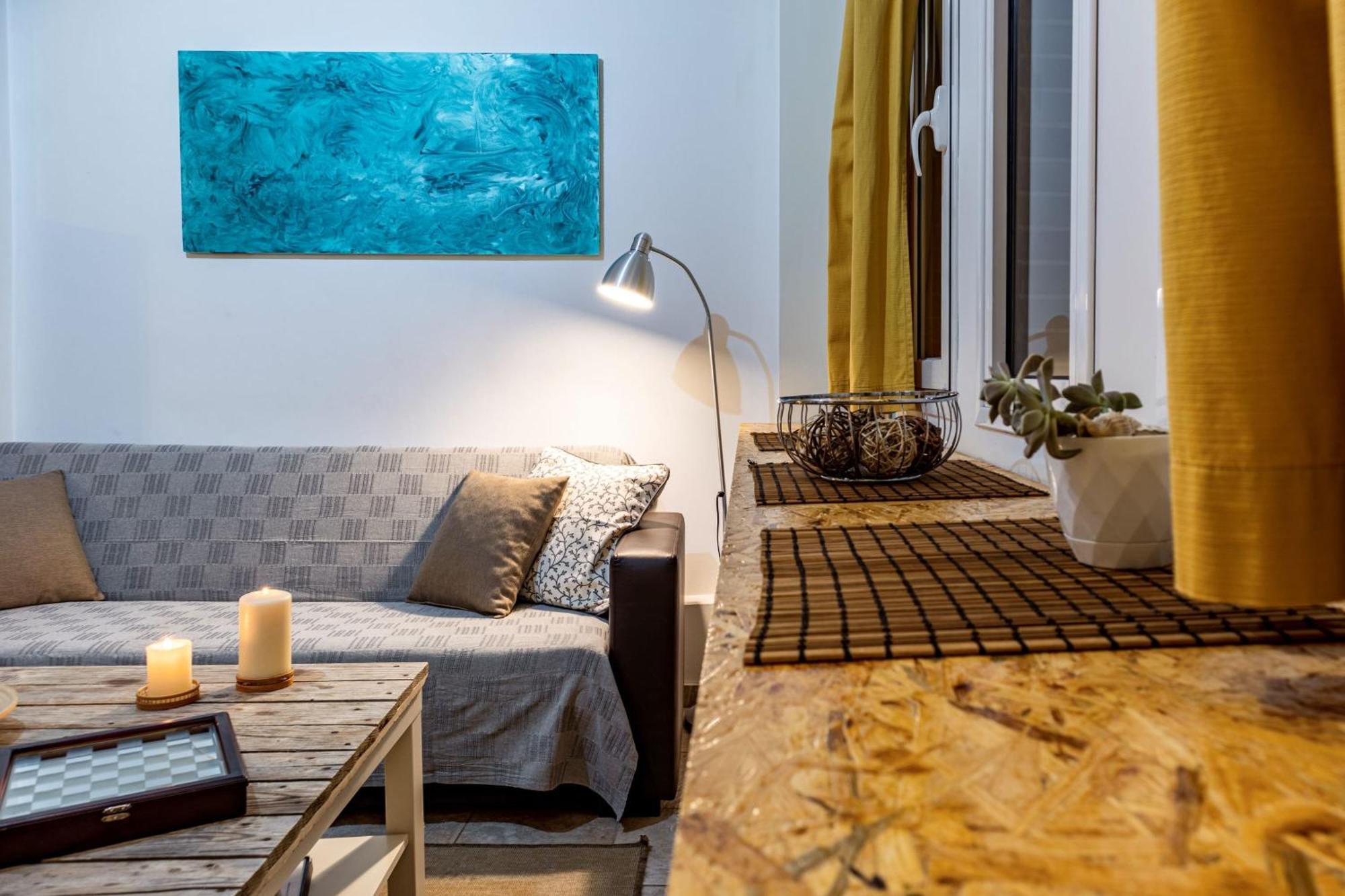 Downtown Central Suite With Private Parking Каламата Экстерьер фото
